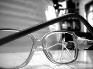 broken_eye_glass_265858_l